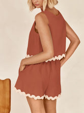 Load image into Gallery viewer, Contrast Trim Round Neck Top and Shorts Set
