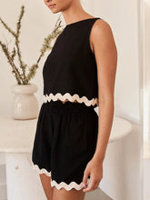 Load image into Gallery viewer, Contrast Trim Round Neck Top and Shorts Set
