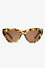 Load image into Gallery viewer, Tortoiseshell Polycarbonate Wayfarer Sunglasses
