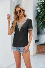 Load image into Gallery viewer, Contrast V-Neck Puff Sleeve Top
